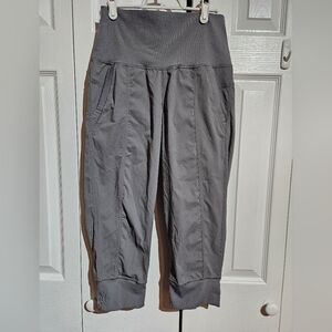 Lululemon Cropped Jogger Pants w/ Soft High Waist | Grey Size 6